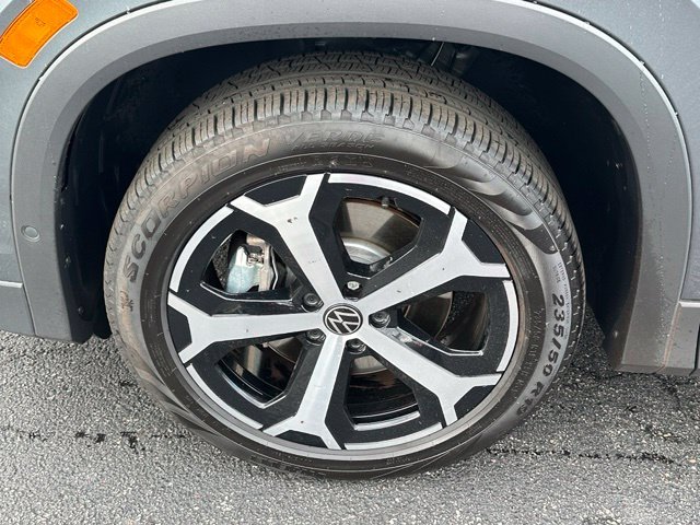 Used 2026 Gray Volkswagen SE image 9
