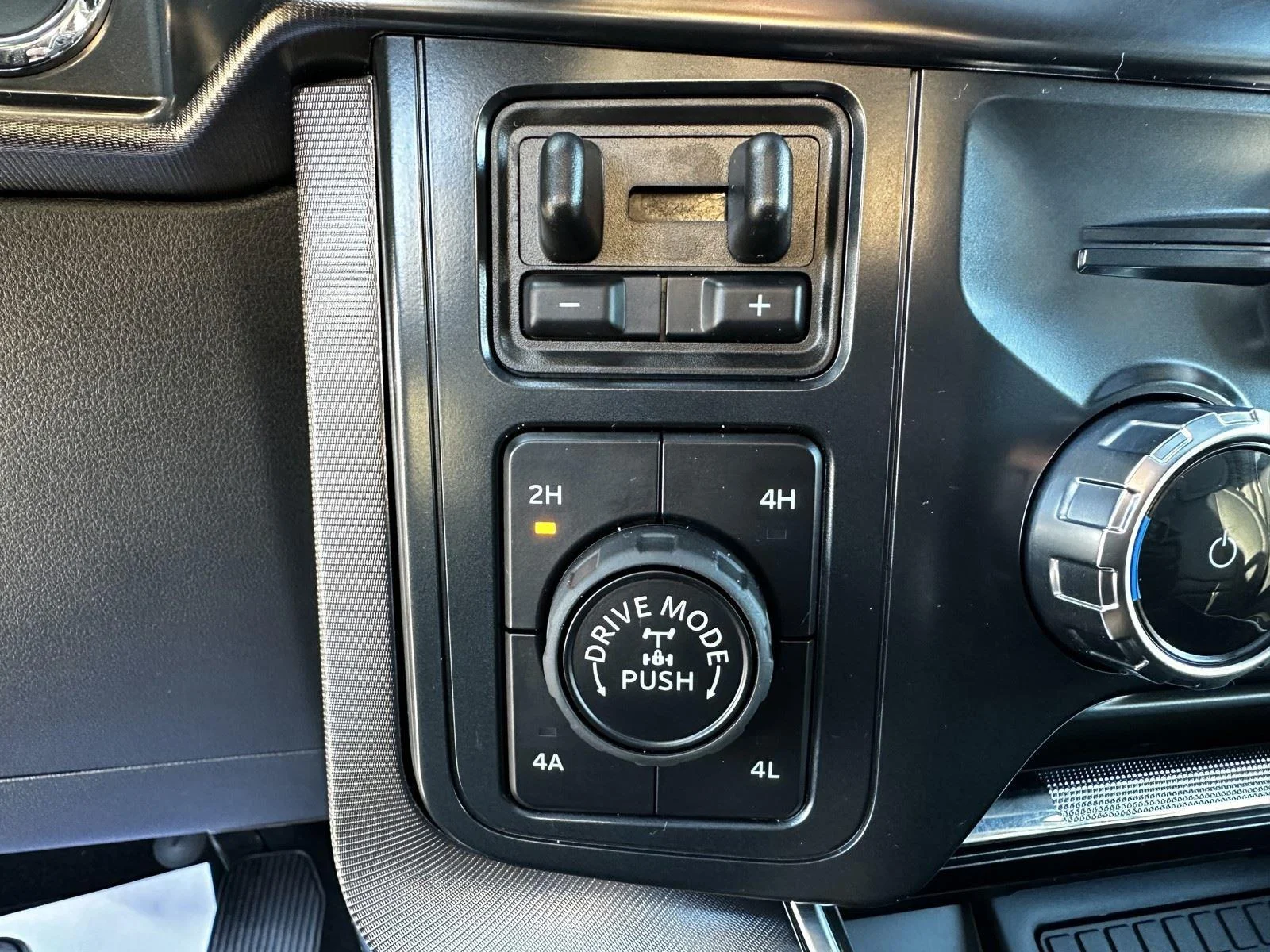 New 2025 Star White Metallic Tri-Coat Ford Platinum image 29