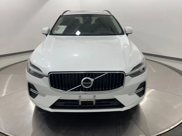 Certified Used 2022 Crystal White Volvo Momentum image 8