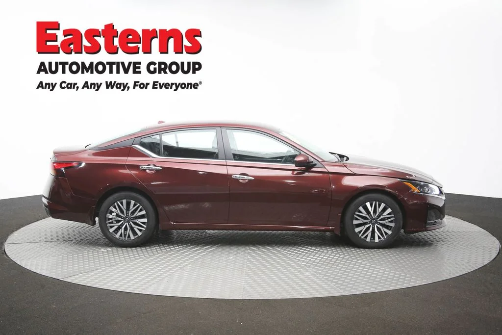 Used 2023 Red Nissan 2.5 SV image 45