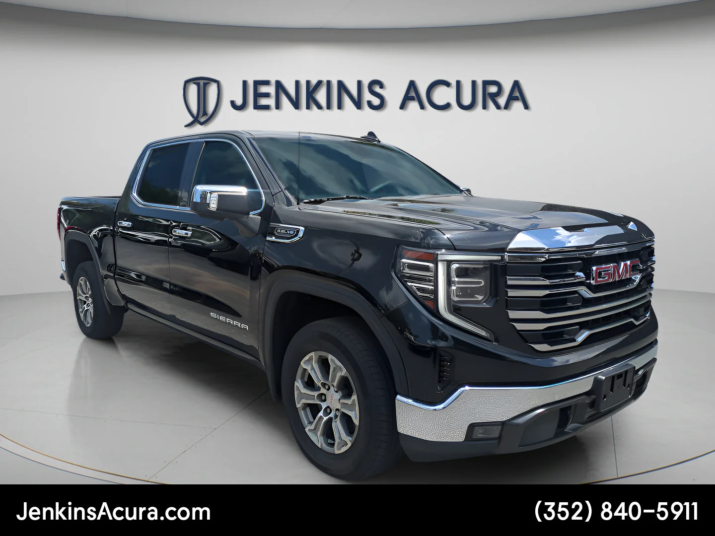 Used 2025 Onyx Black GMC SLT image 9