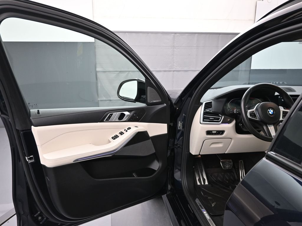 Used 2022 Black BMW M50i image 9