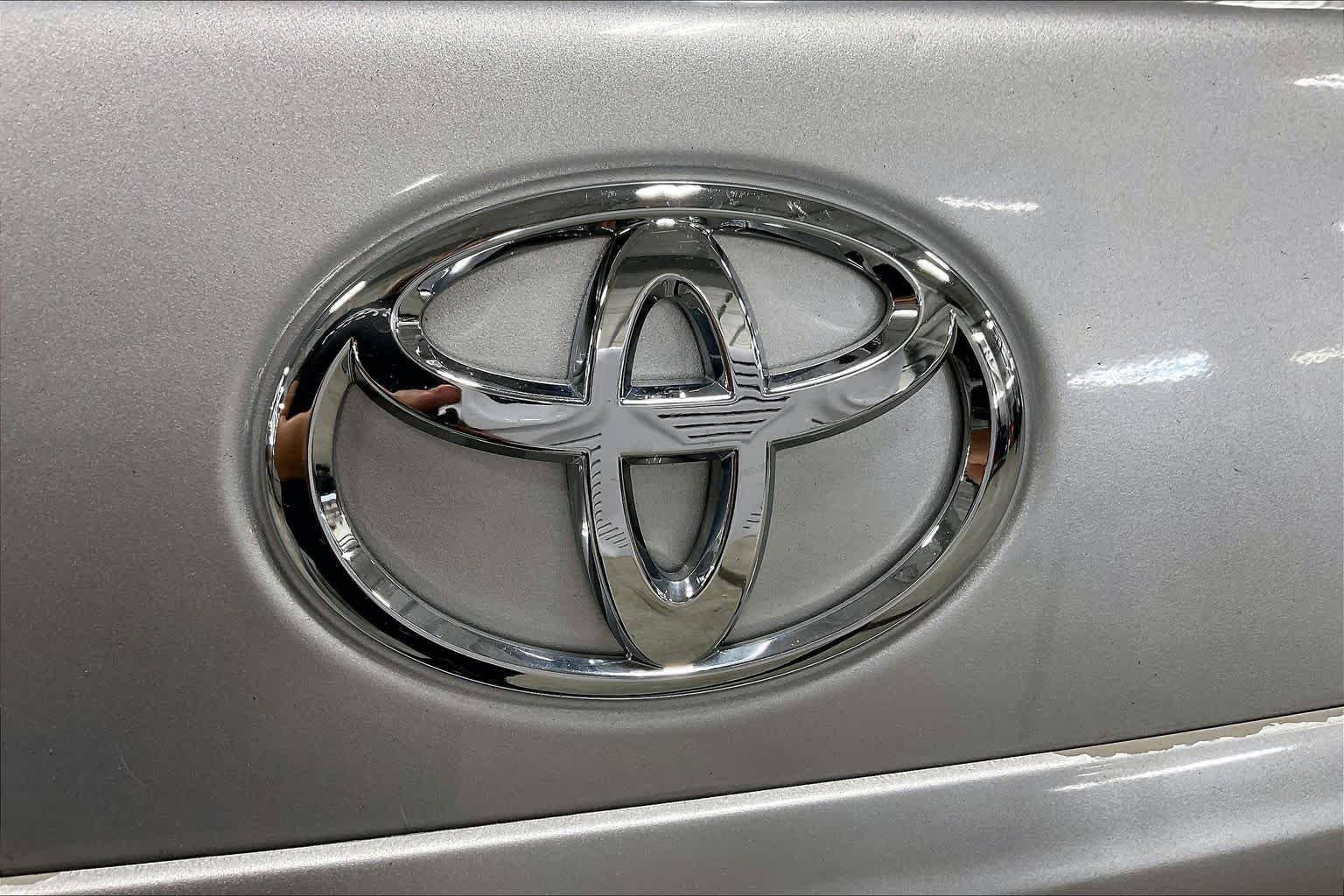 Used 2010 Classic Silver Metallic Toyota LE image 9