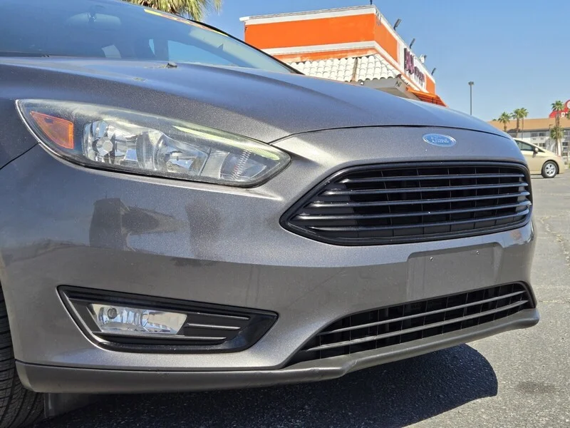 Used 2017 MAGNETIC Ford SE image 5