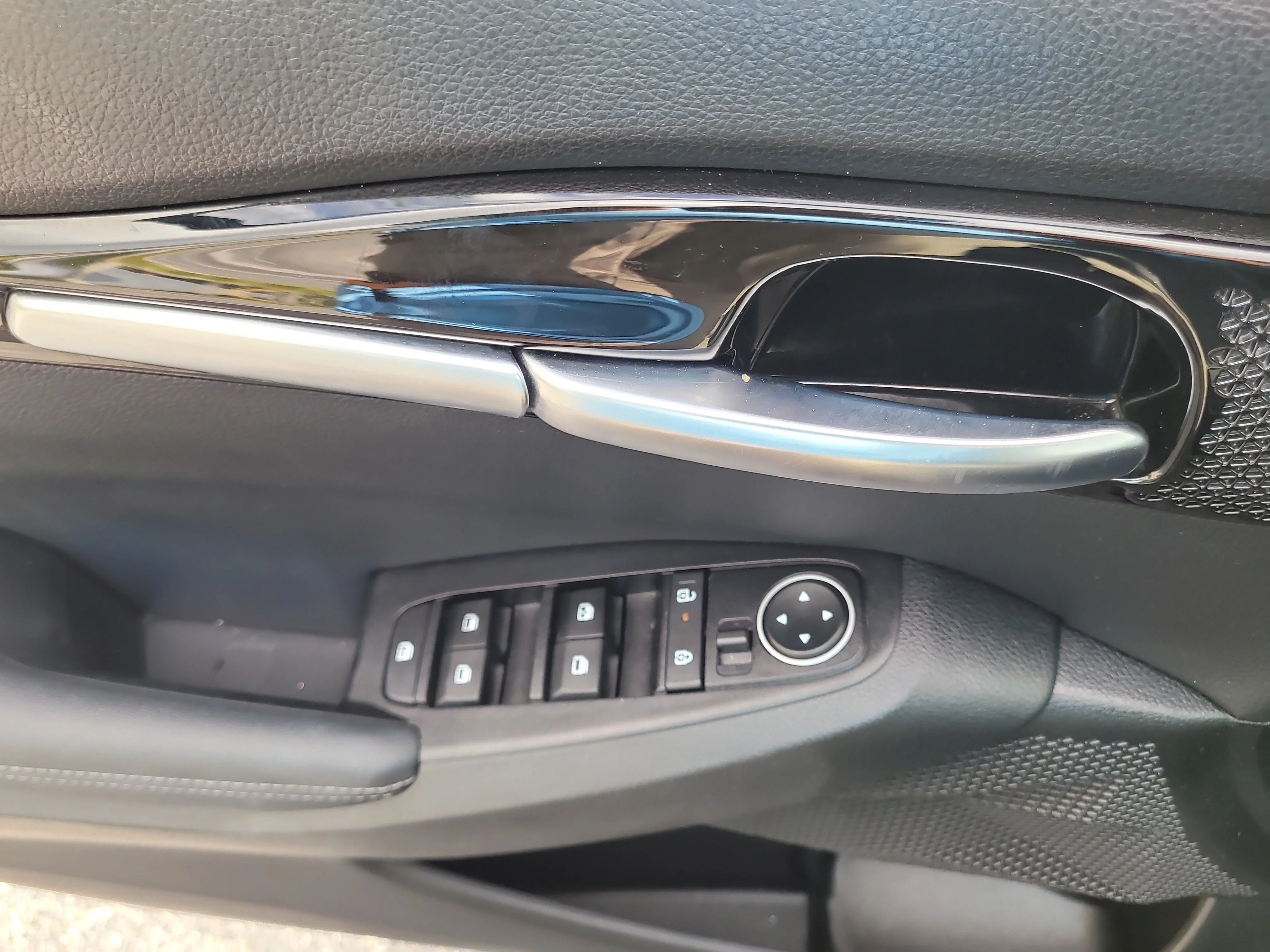 Used 2025 Fusion Black Kia S image 17