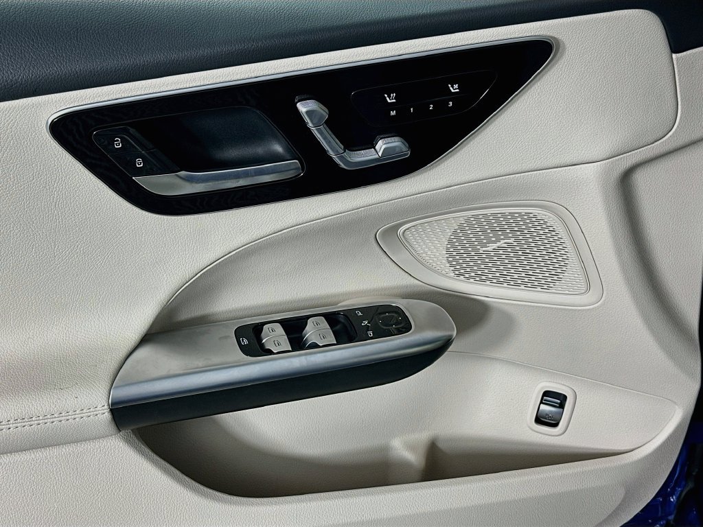 New 2027 Starling Blue Metallic Mercedes-Benz C 300 image 18