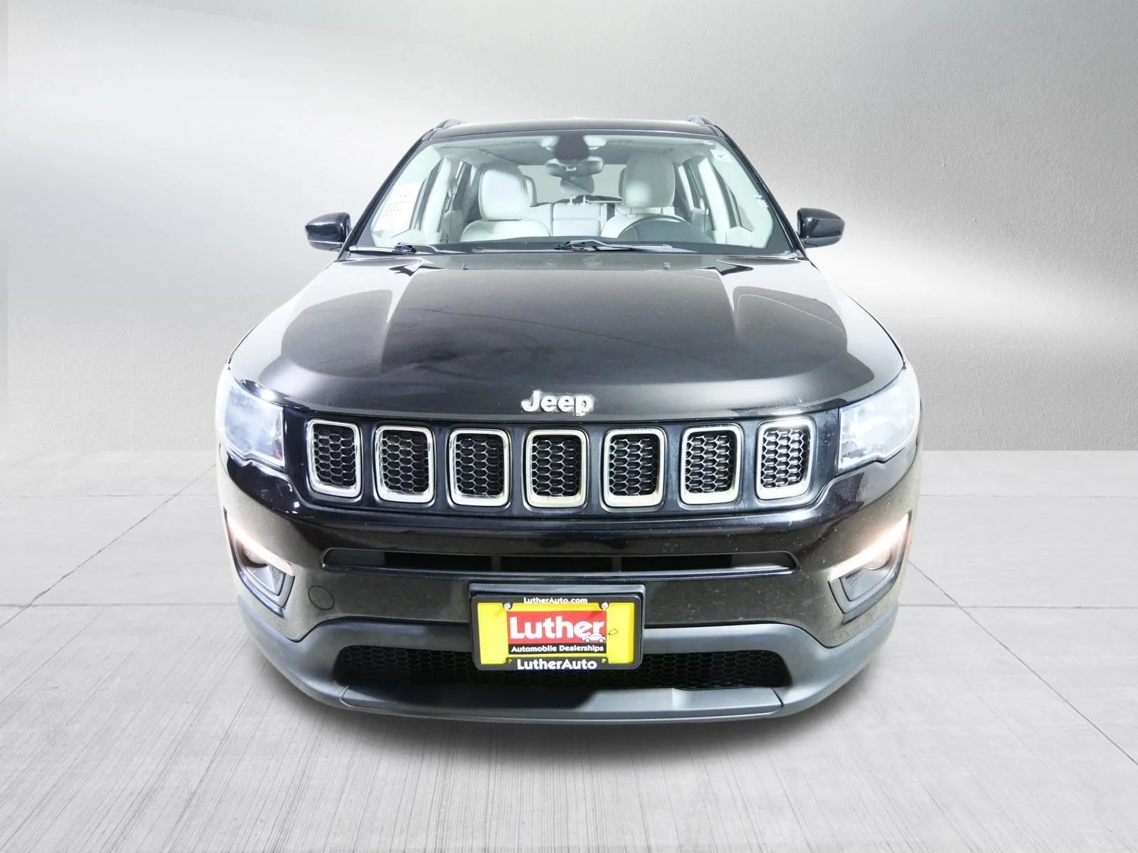 Used 2017 Diamond Black Crystal Pearlcoat Jeep Latitude image 2