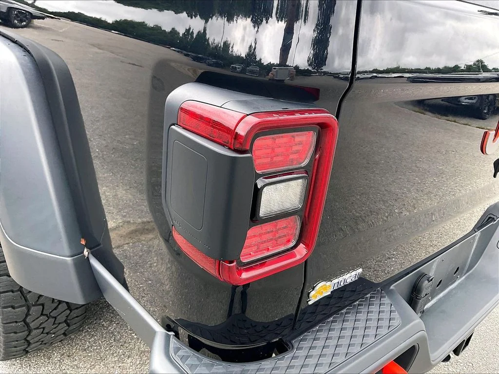 Used 2024 Black Clearcoat Jeep Mojave image 30