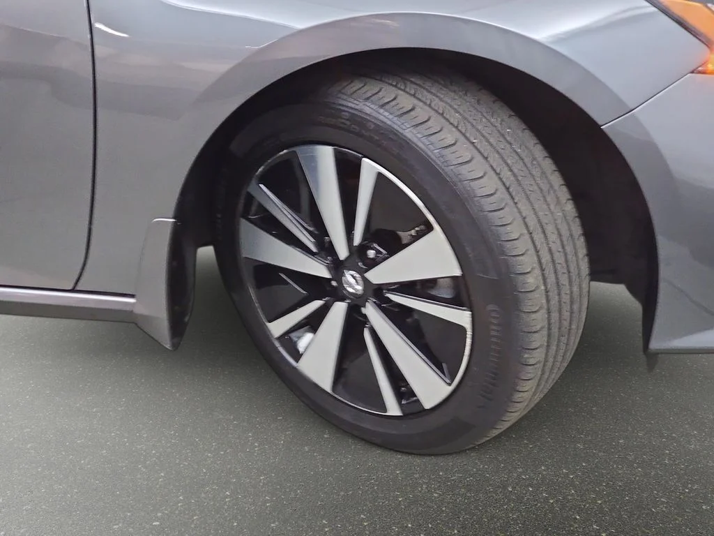 Used 2021 Gray Nissan 2.5 SL image 34