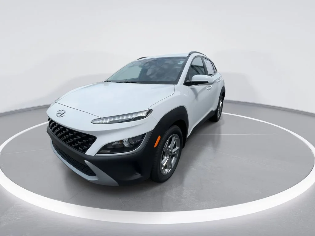 Used 2023 White Hyundai SEL image 4