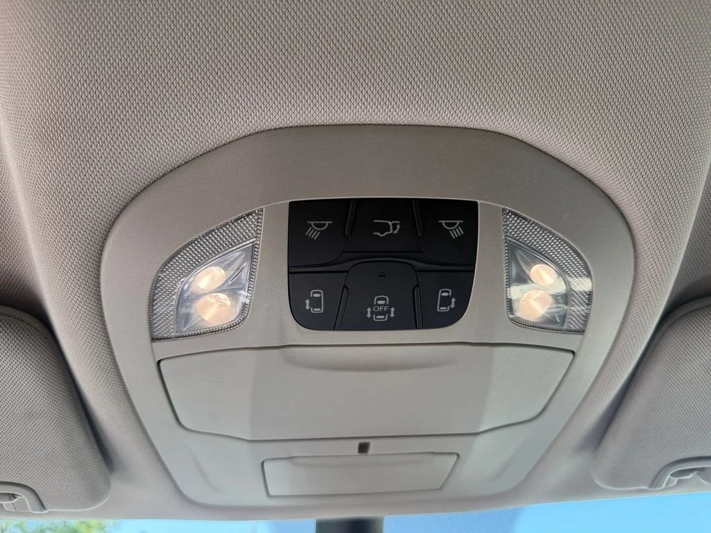 Used 2024 White Chrysler Touring L image 36