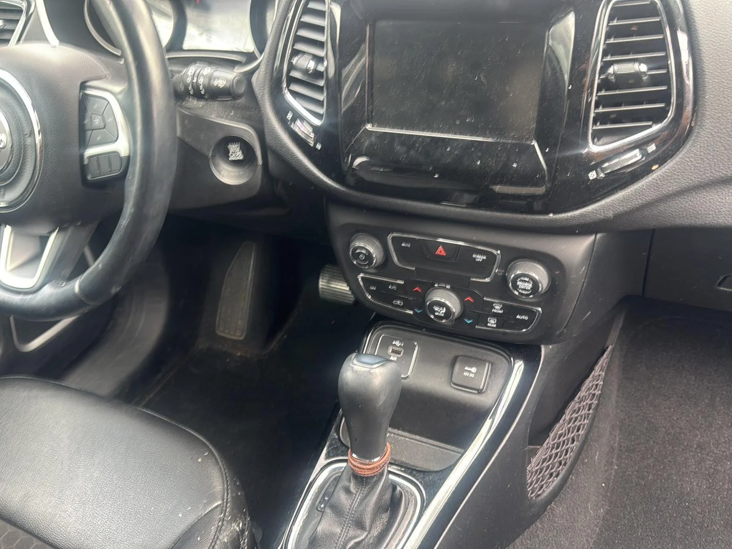 Used 2021  Jeep Latitude image 10