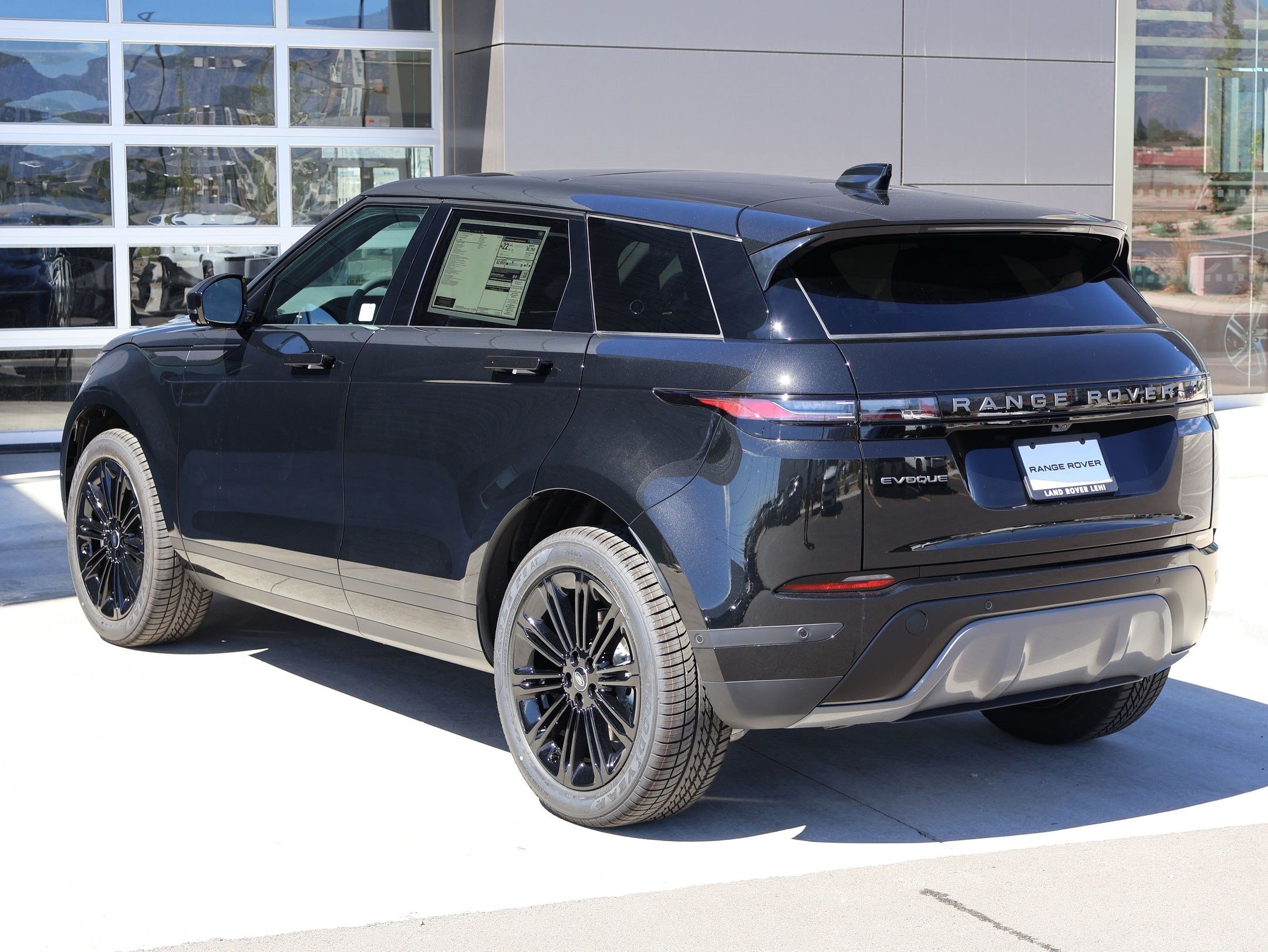 New 2026 Santorini Black LAND ROVER S image 8