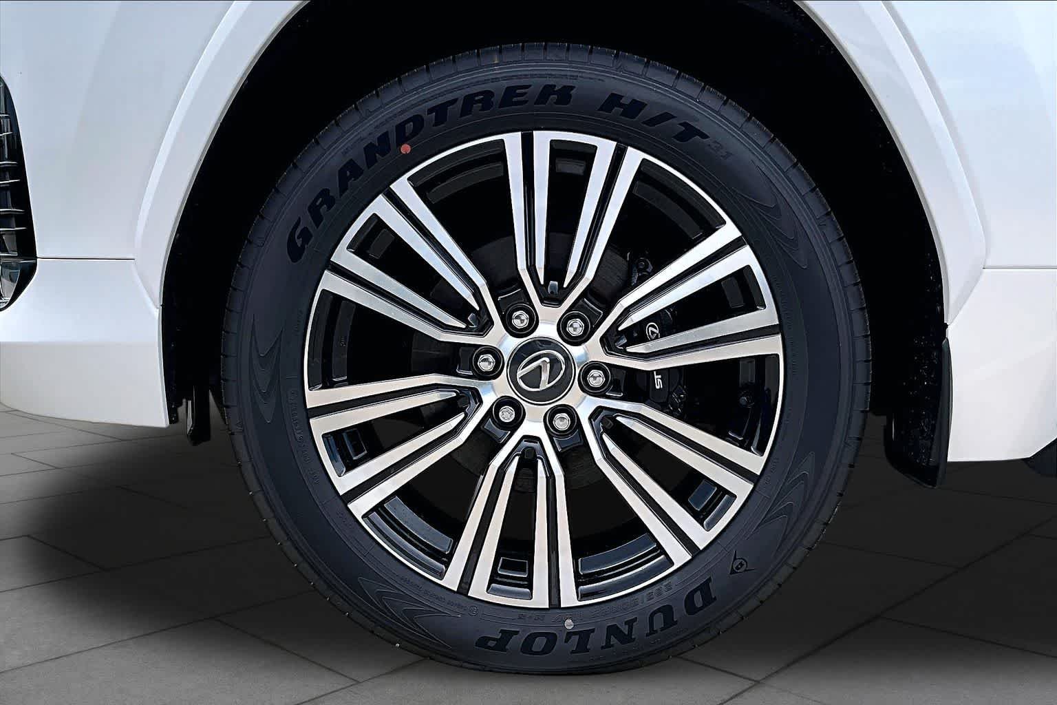 New 2026 Eminent White Pearl Lexus LUXURY image 20