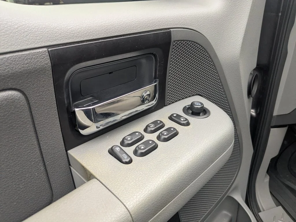 Used 2005  Ford XLT image 12