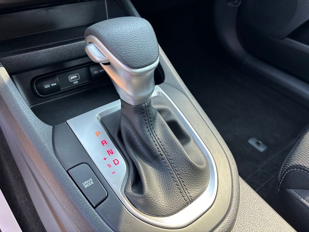 Used 2023 White Kia LXS image 23