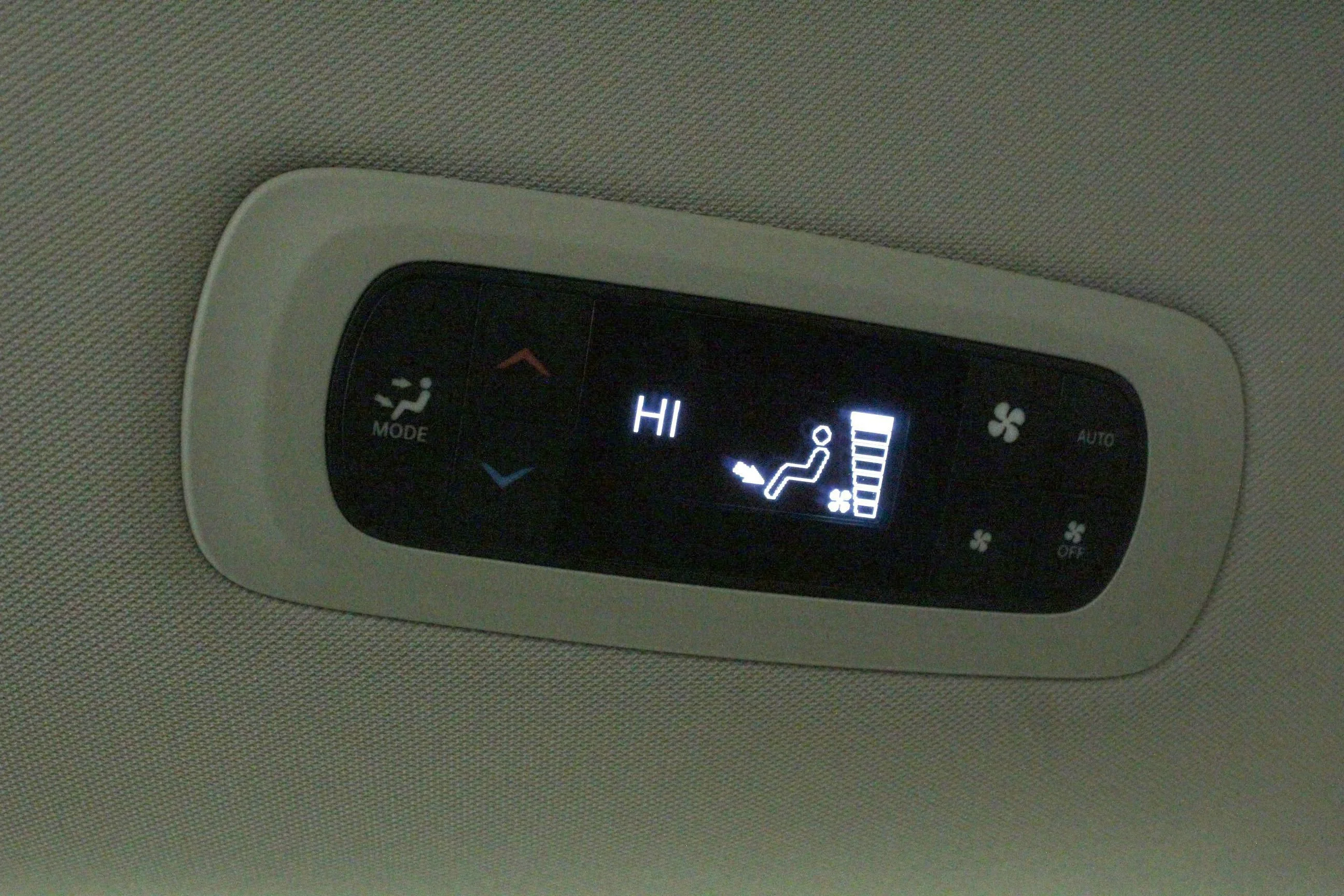 Used 2024 Silver Mist Clearcoat Chrysler Touring L image 17