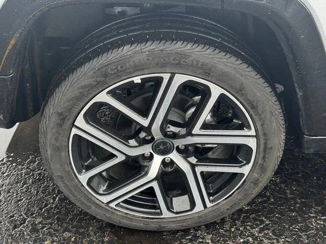Certified Used 2025 Silver Jeep Limited image 12