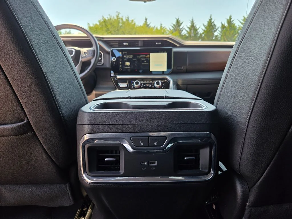 Used 2023 White GMC Denali image 29
