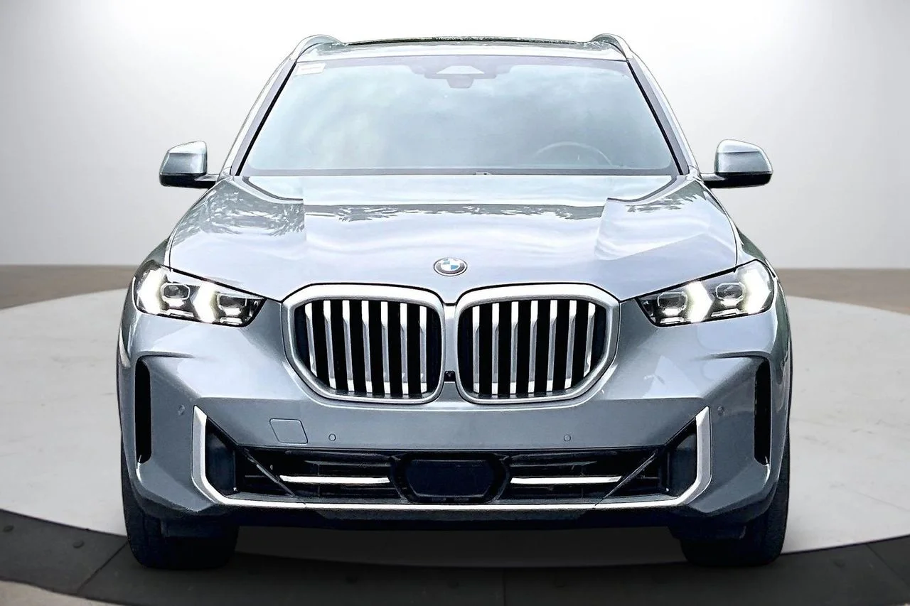 Certified Used 2024 Gray BMW xDrive40i image 3