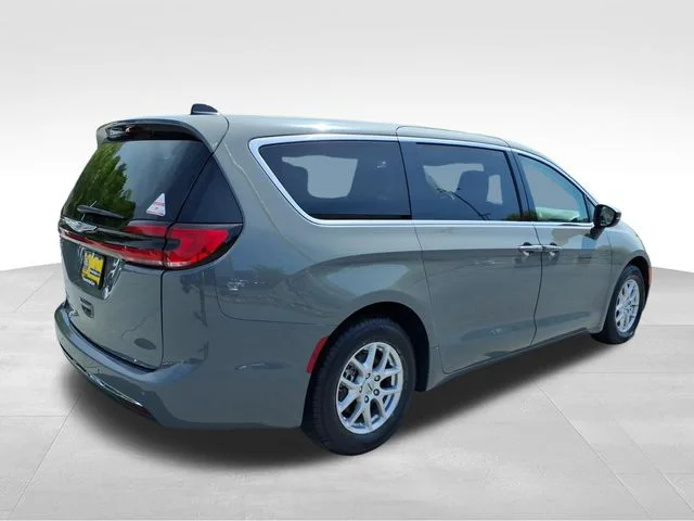 Used 2023 White Chrysler Touring L image 11