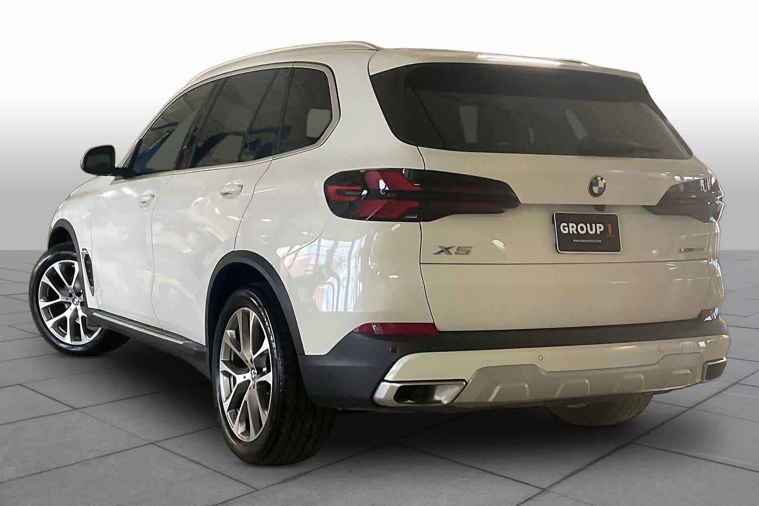 Used 2026  BMW xDrive40i image 11
