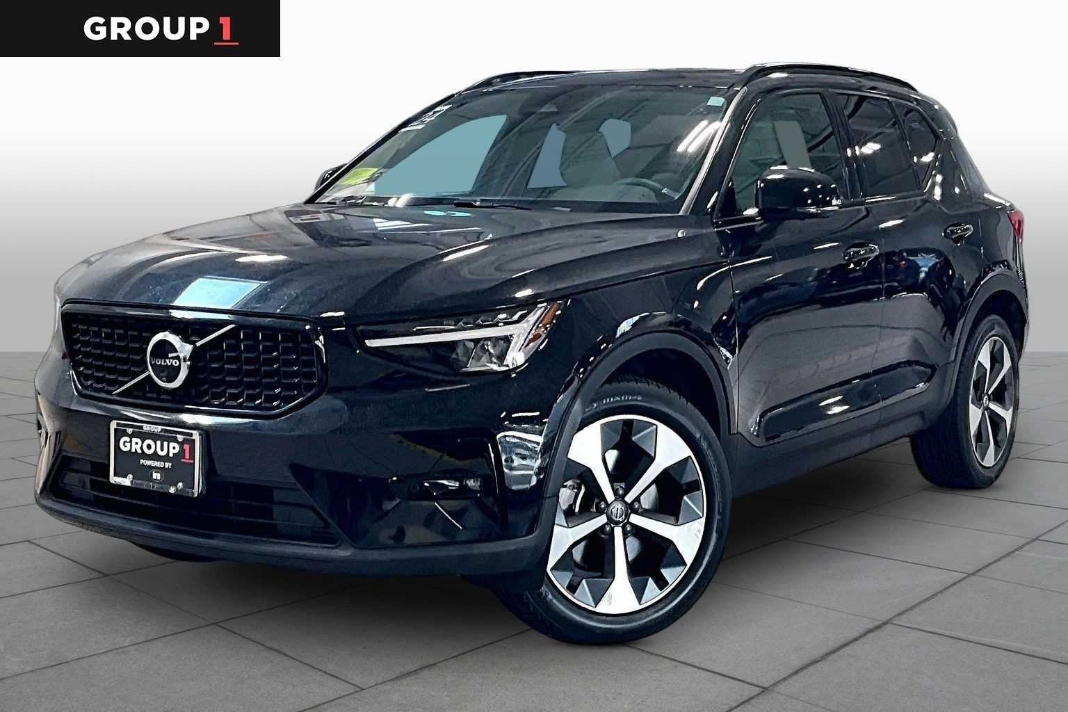 2024 Volvo XC40 Plus Dark Theme