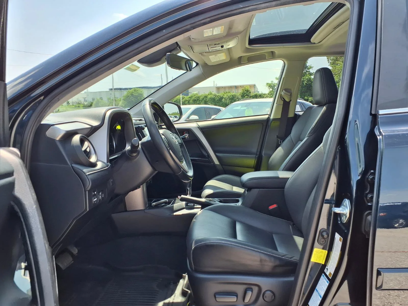 Used 2018 Aqua Toyota Hybrid Limited image 24