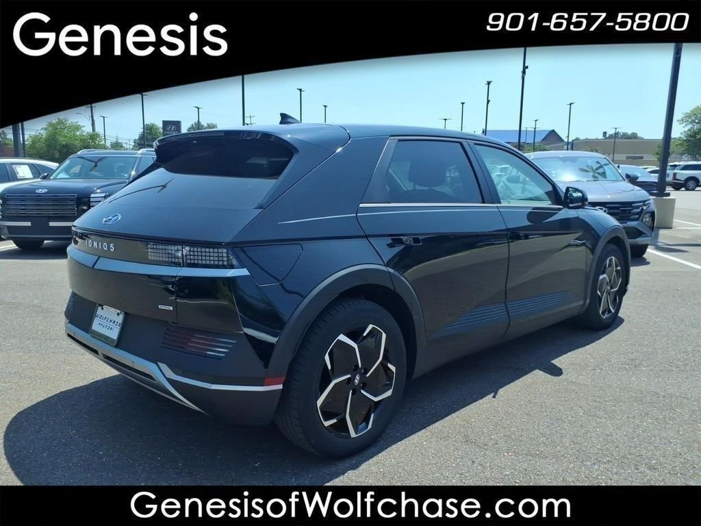 Certified Used 2023 Black Hyundai SE image 5