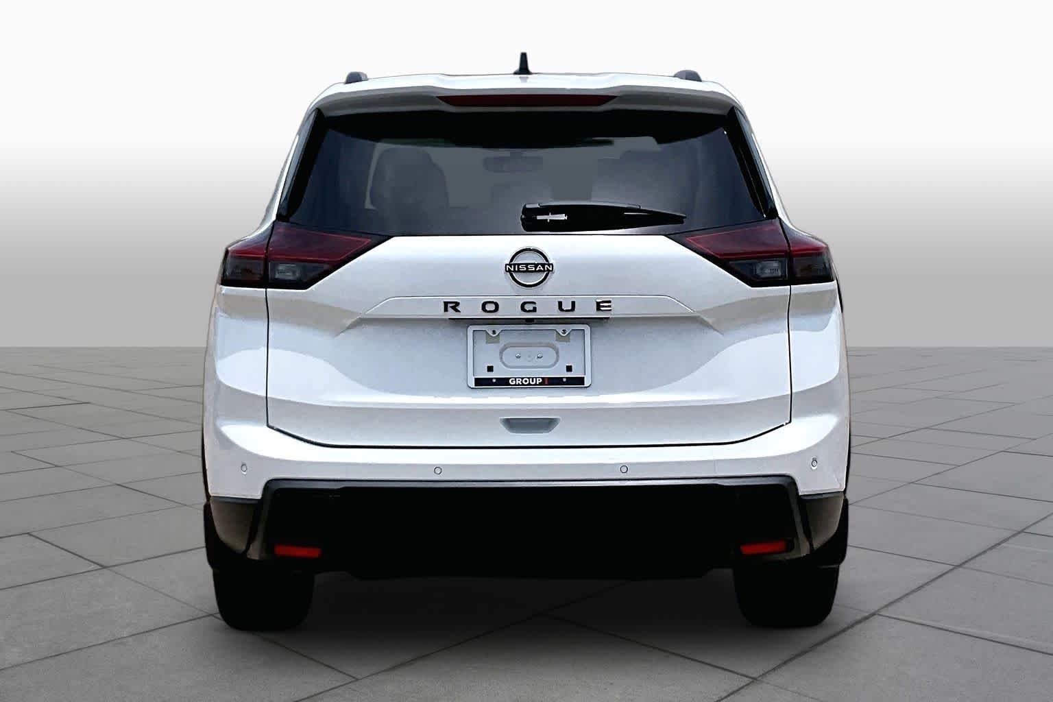 New 2026 Everest White Pearl TriCoat Nissan Dark Armor image 4