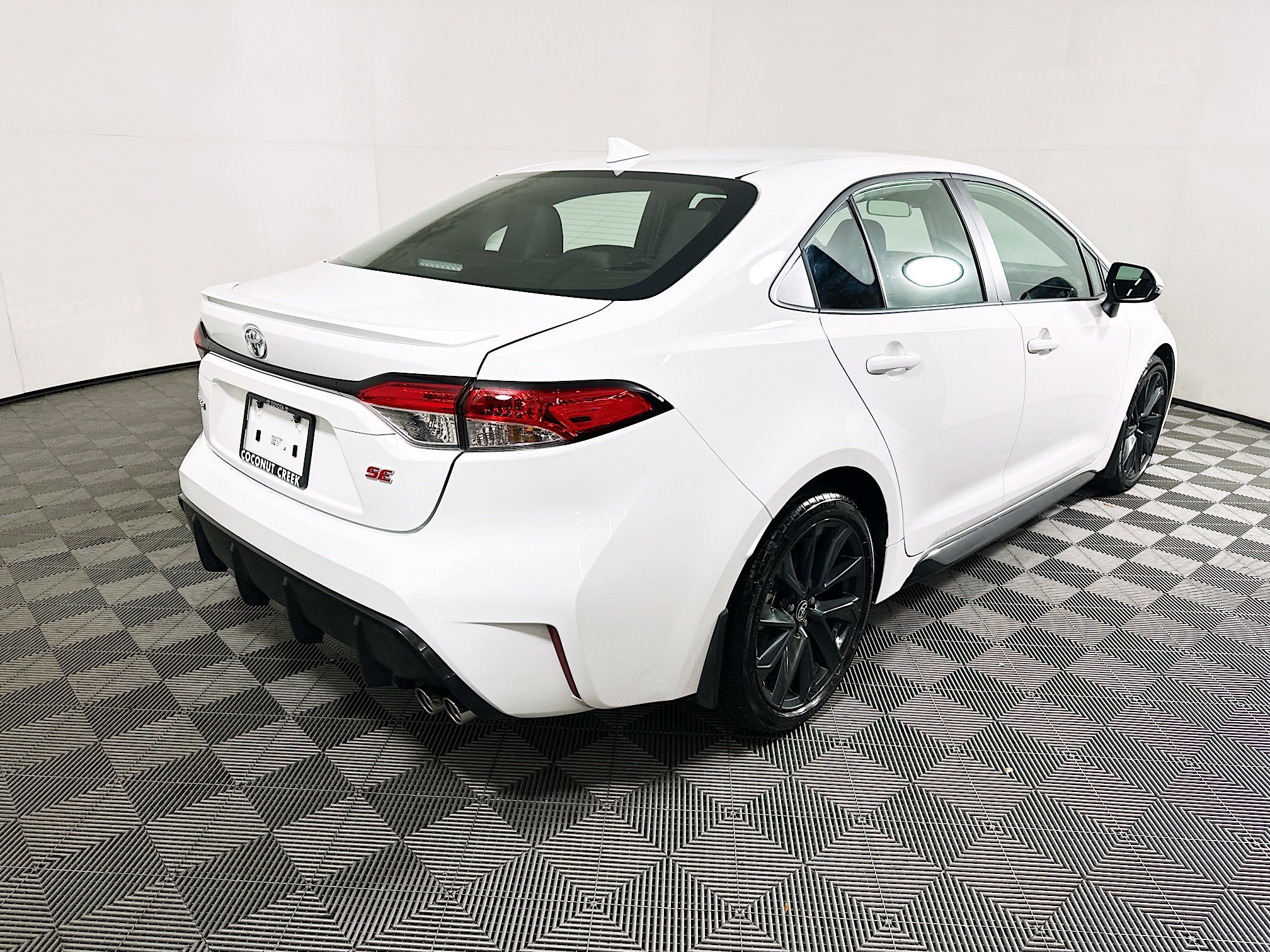 Used 2026 Ice Toyota SE image 3