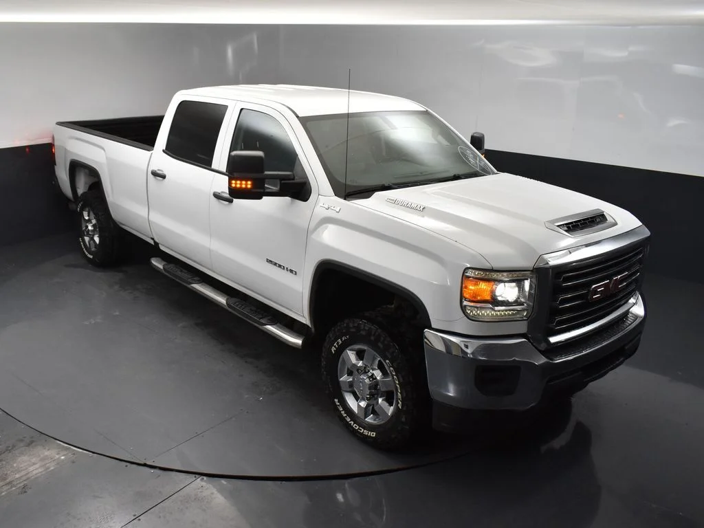 Used 2019 White GMC Base image 7