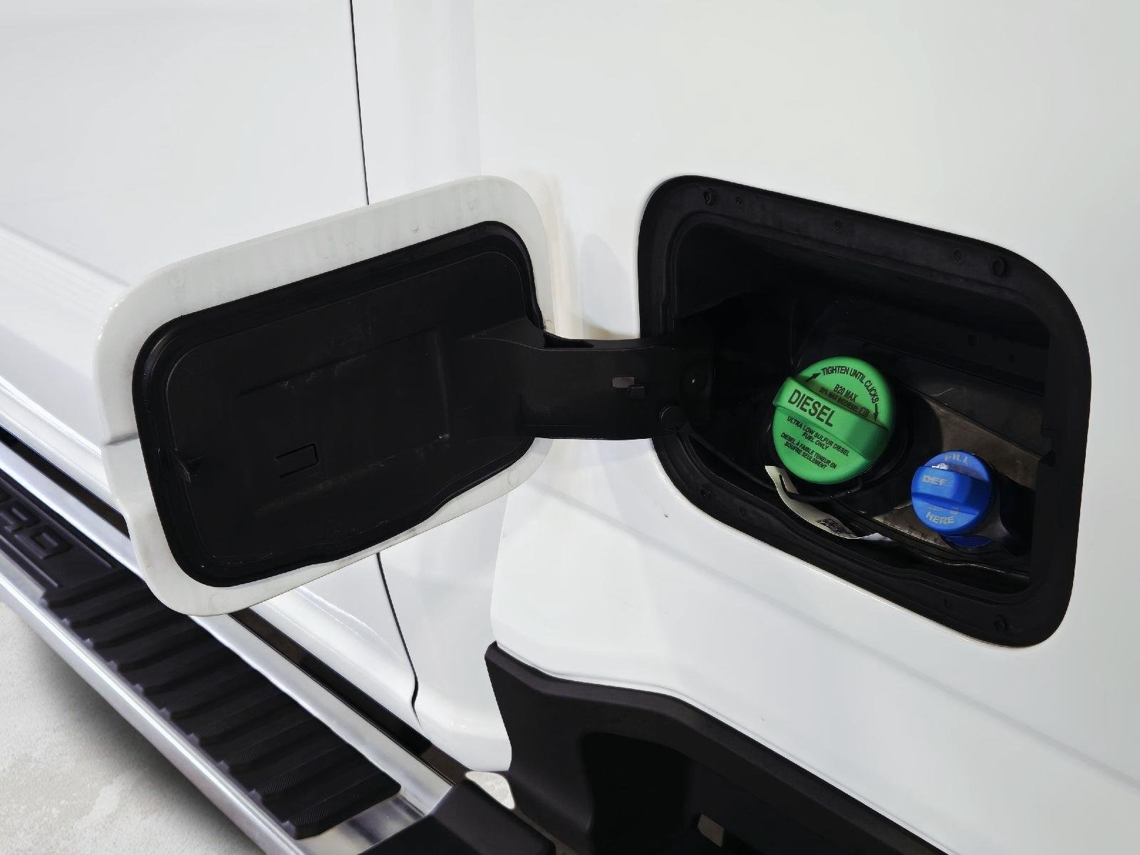 Used 2025 Oxford White Ford LARIAT image 23