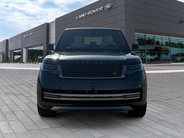 Used 2025  Land Rover SE image 8