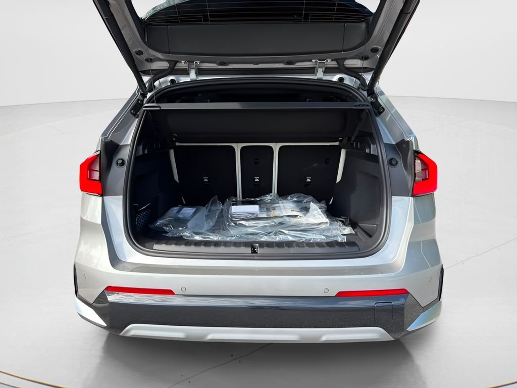 New 2026 Space Silver Metallic BMW xDrive28i image 22
