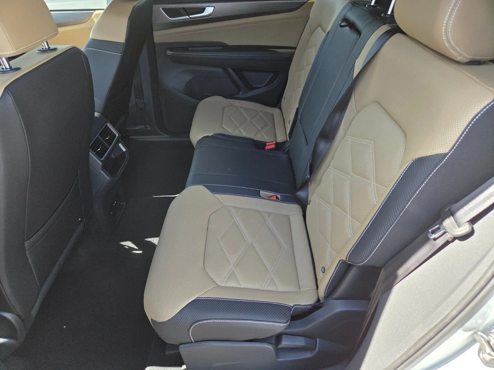 New 2026 White Volkswagen 2.0T SE w/Technology image 8