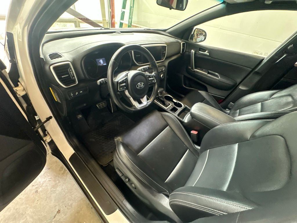 Used 2022 White Kia Nightfall image 8