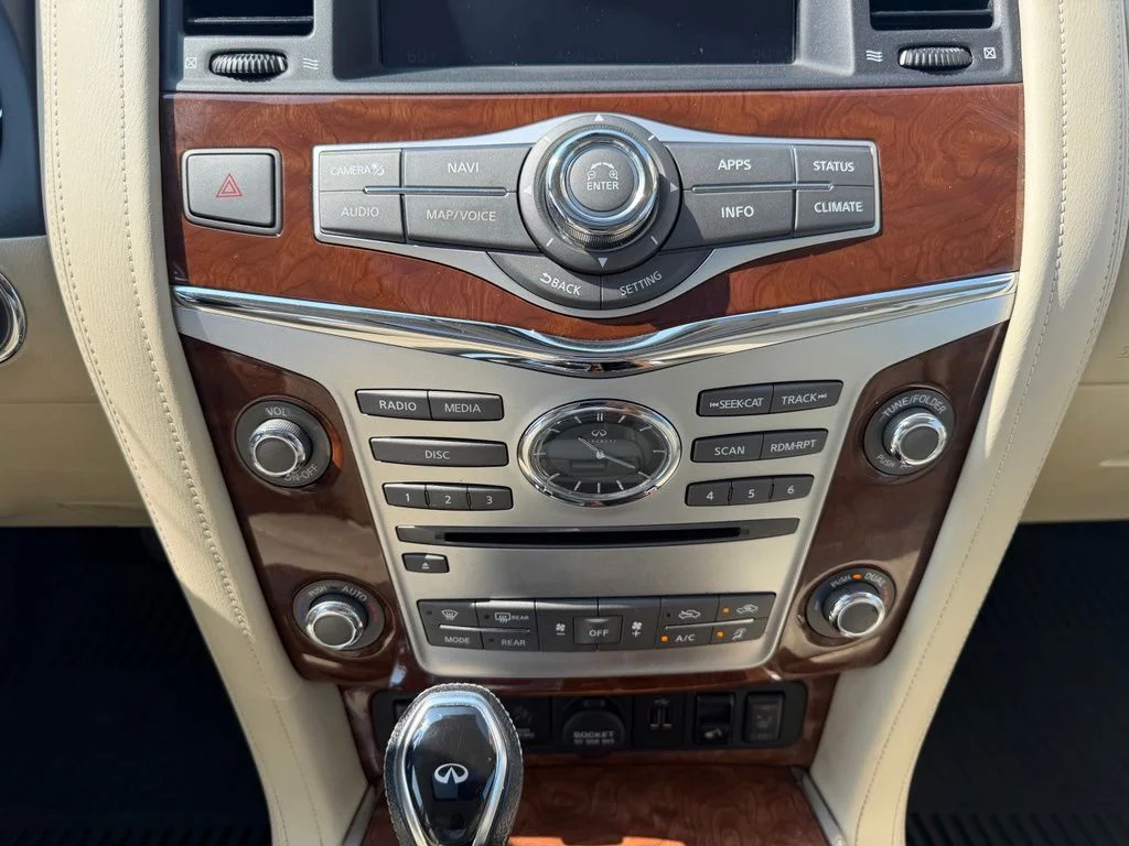 Used 2018 White INFINITI Base image 19