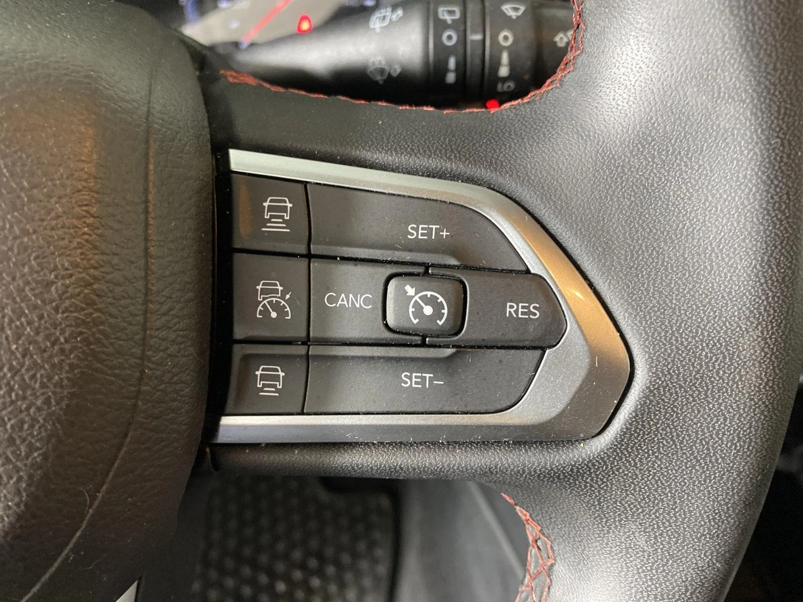 Used 2024 Red Hot Pearlcoat Jeep Trailhawk image 17