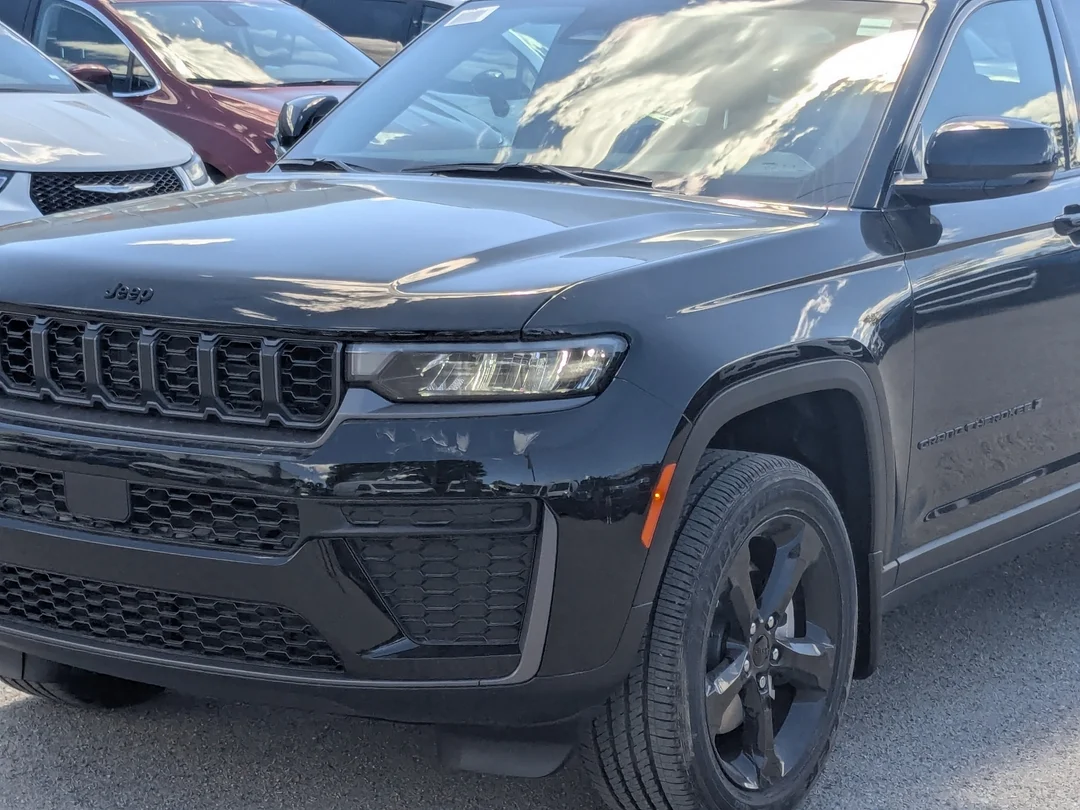 New 2026 Black Jeep Altitude - - 4x4 - 20 Gloss Black Wheels - Remote Start & More! image 10