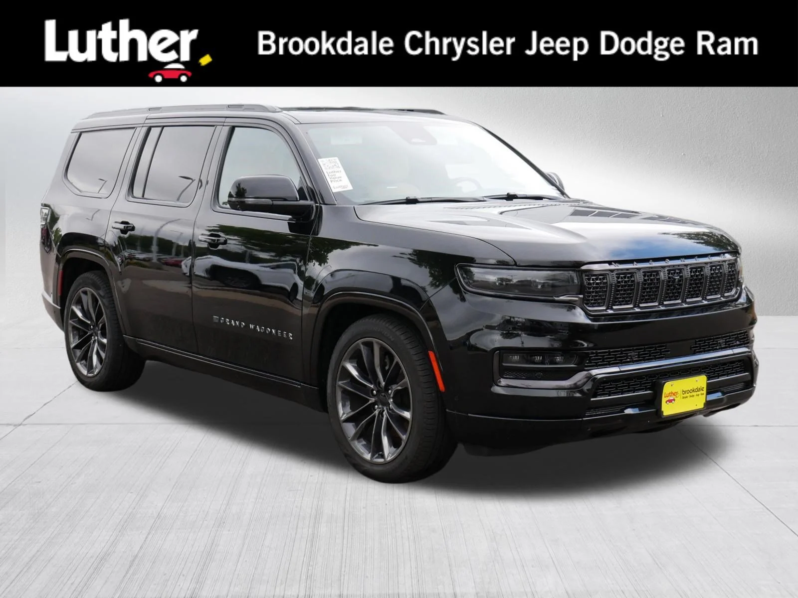 Used 2025 Diamond Black Crystal Pearlcoat Jeep Series III Obsidian image 1