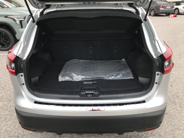 Certified Used 2022 Brilliant Silver Metallic Nissan SV image 25