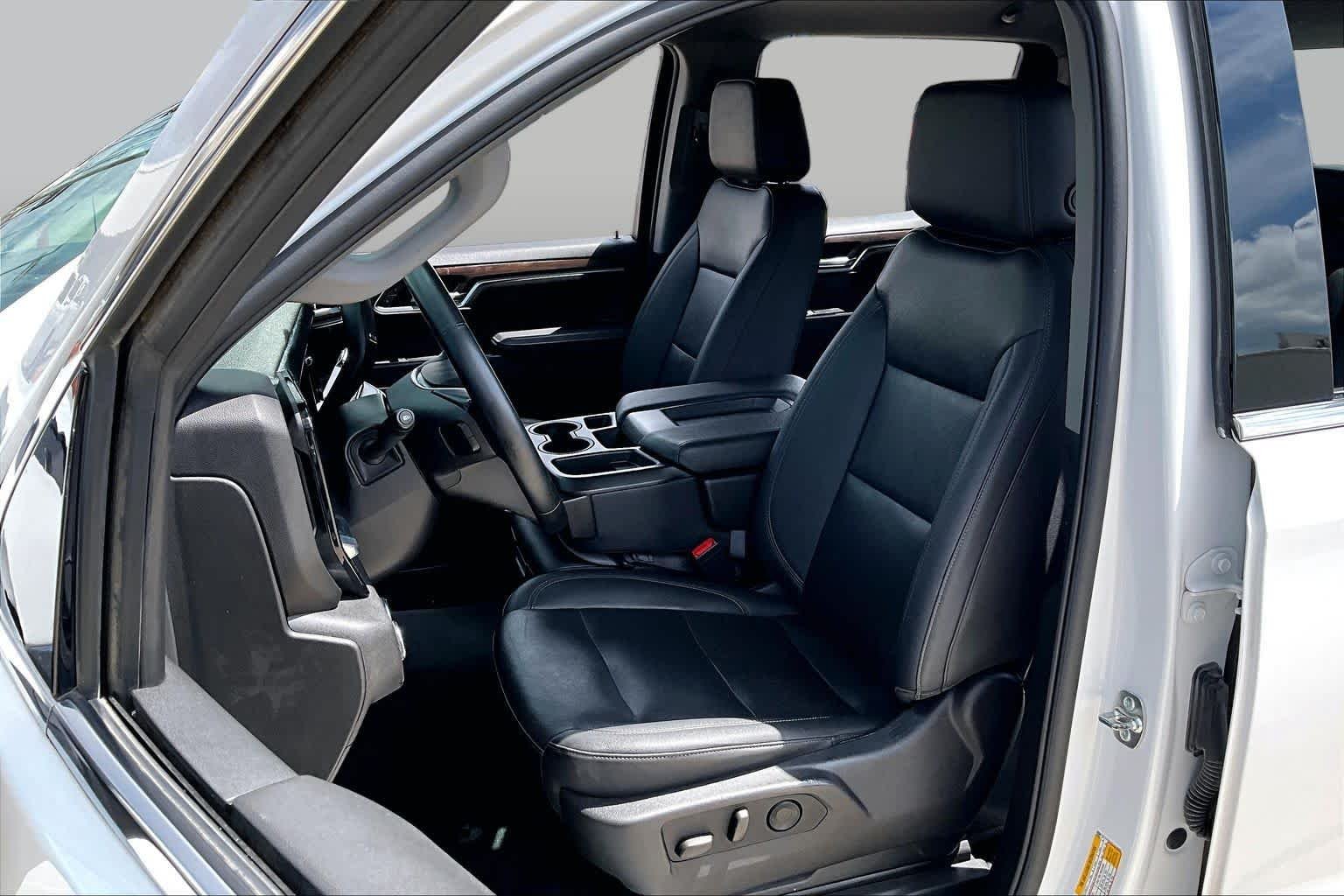 Used 2025 Summit White GMC SLT image 8