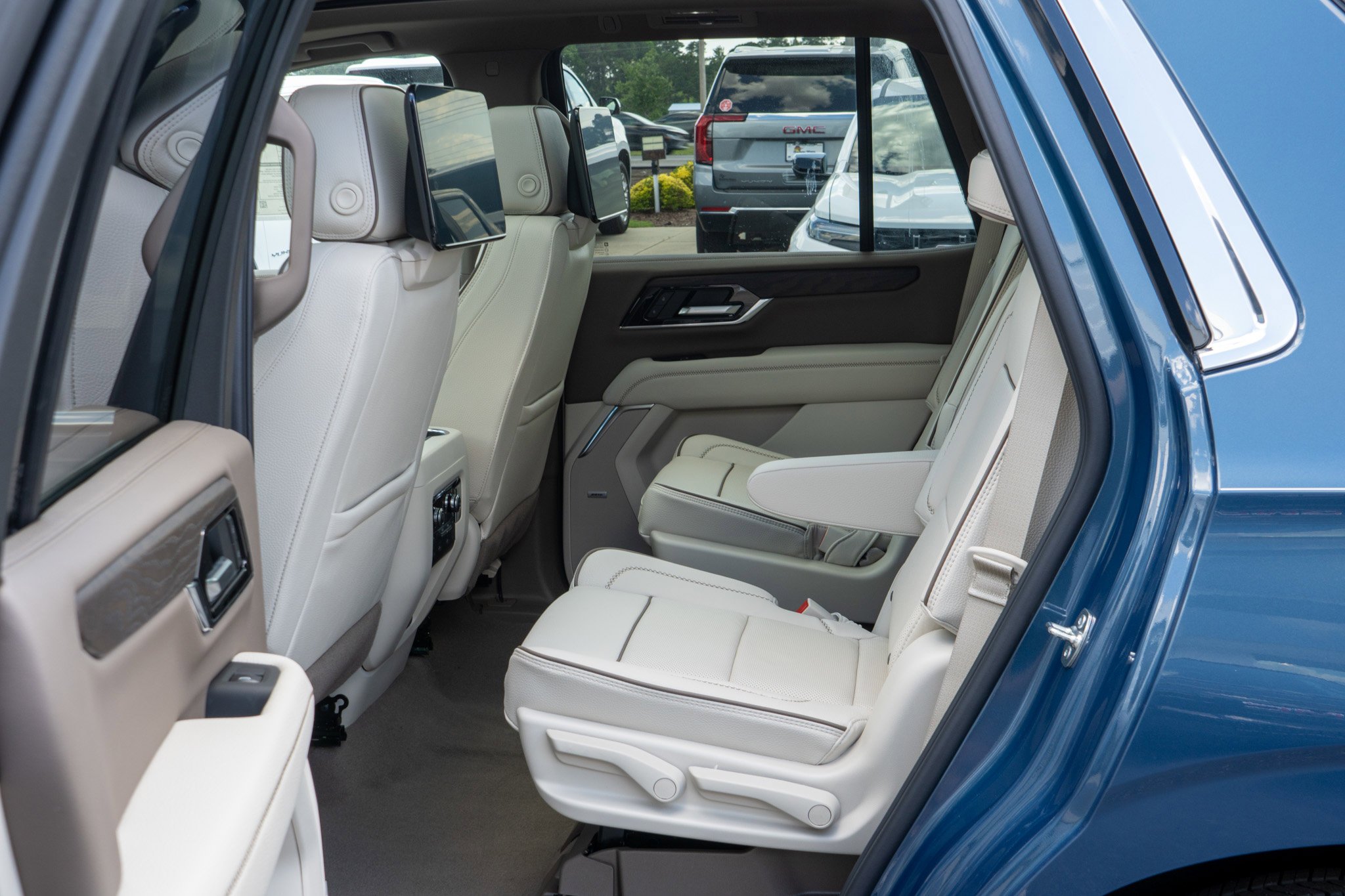 2026 GMC Yukon Denali - Photo 31