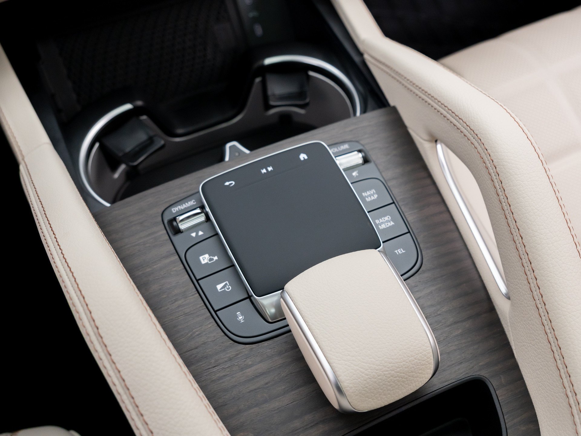 New 2027 White Mercedes-Benz GLE 450 image 74