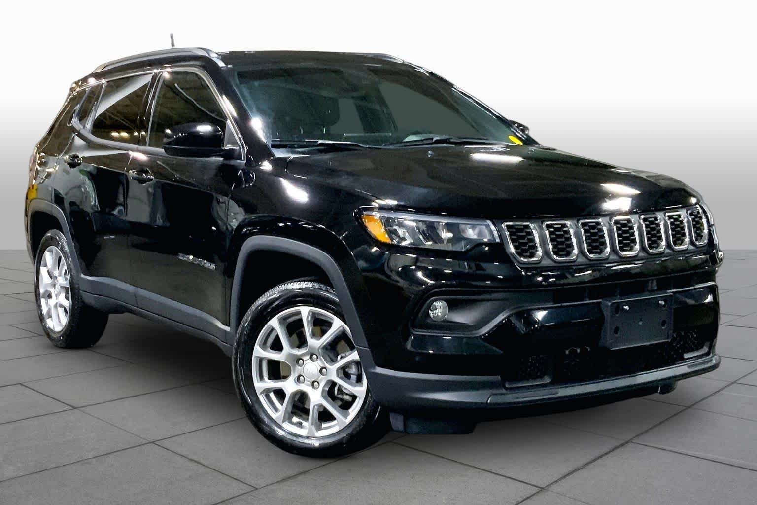 Used 2024 Diamond Black Crystal Pearlcoat Jeep Latitude Lux image 3