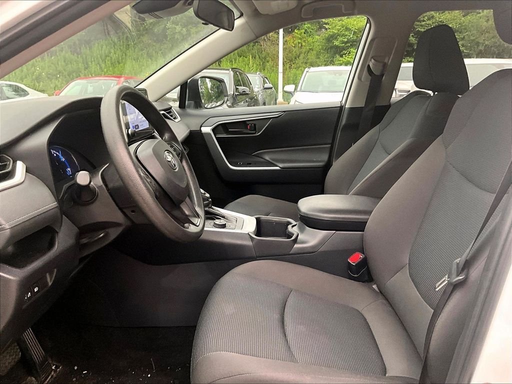 Used 2025 White Toyota LE image 4