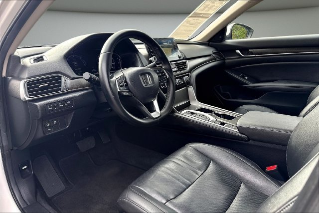 Used 2019 White Honda Touring image 19