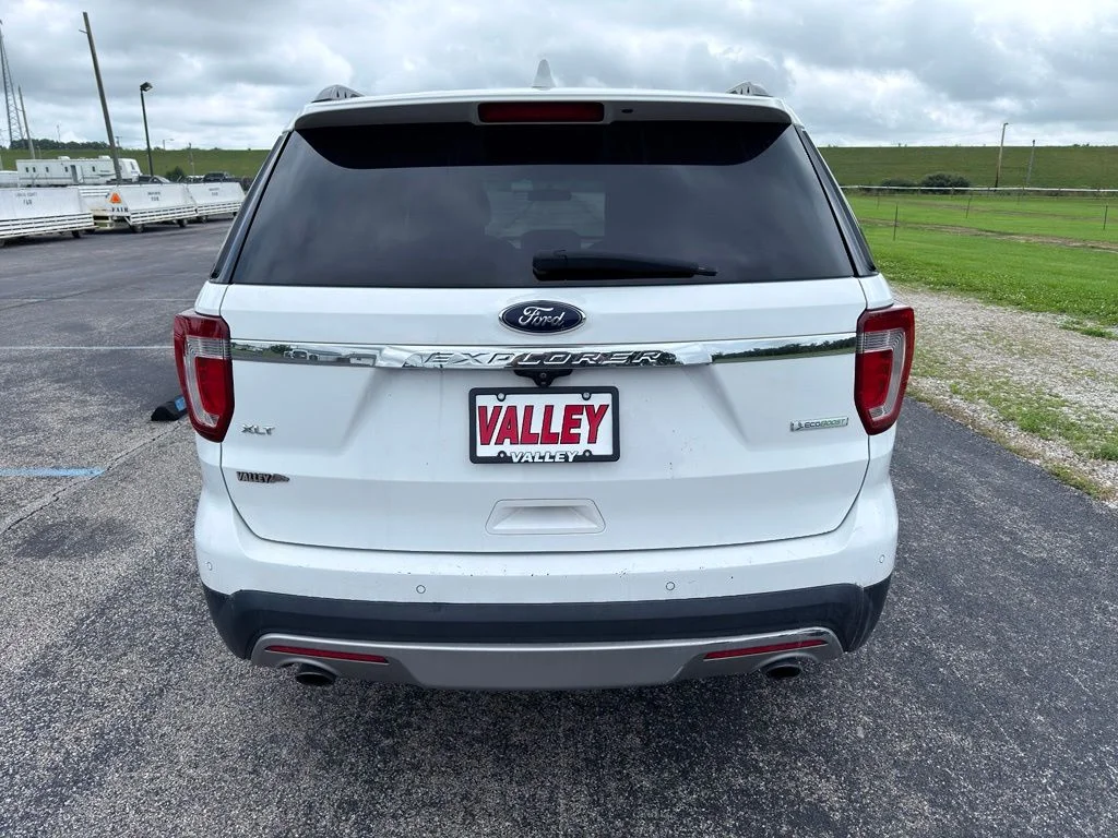 Used 2017 White Ford XLT image 8