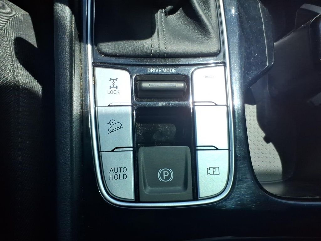 Used 2022 Gray Hyundai SEL image 25
